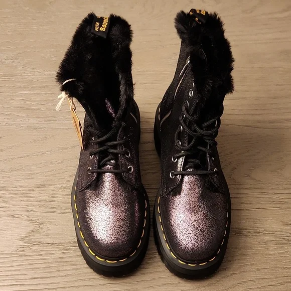 🔥 NWT Dr. Martens Jadon Faux Fur-Lined Distressed Metallic Platform Boots 7 - Picture 1 of 7